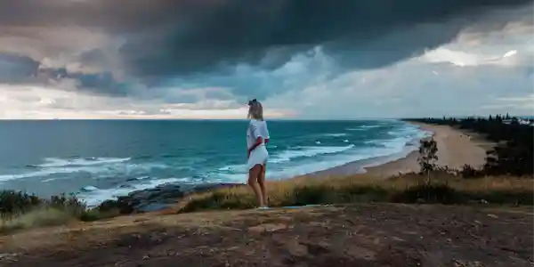 solo traveller in beach